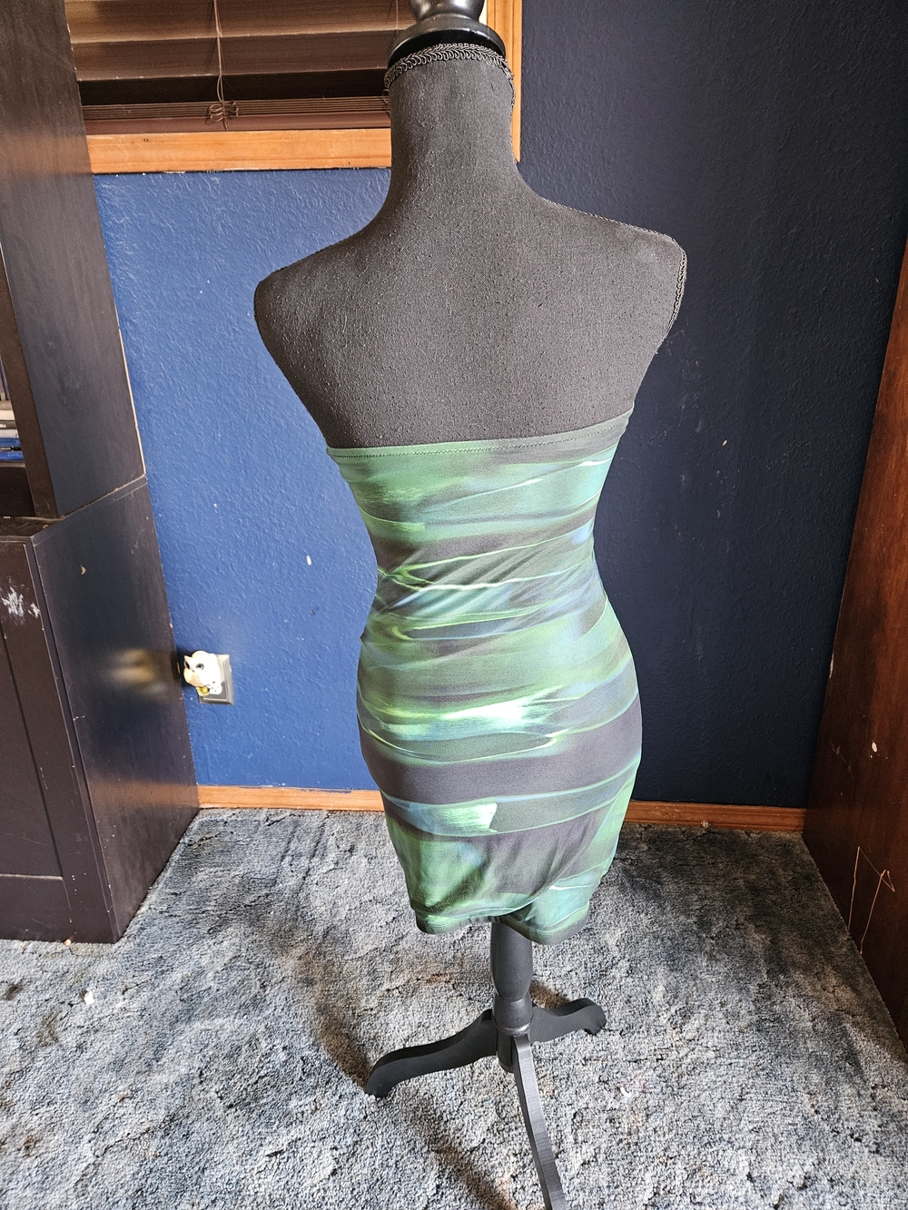 White Fox Boutique Strapless Mini Dress in Green and Black size small - Picture 4 of 8